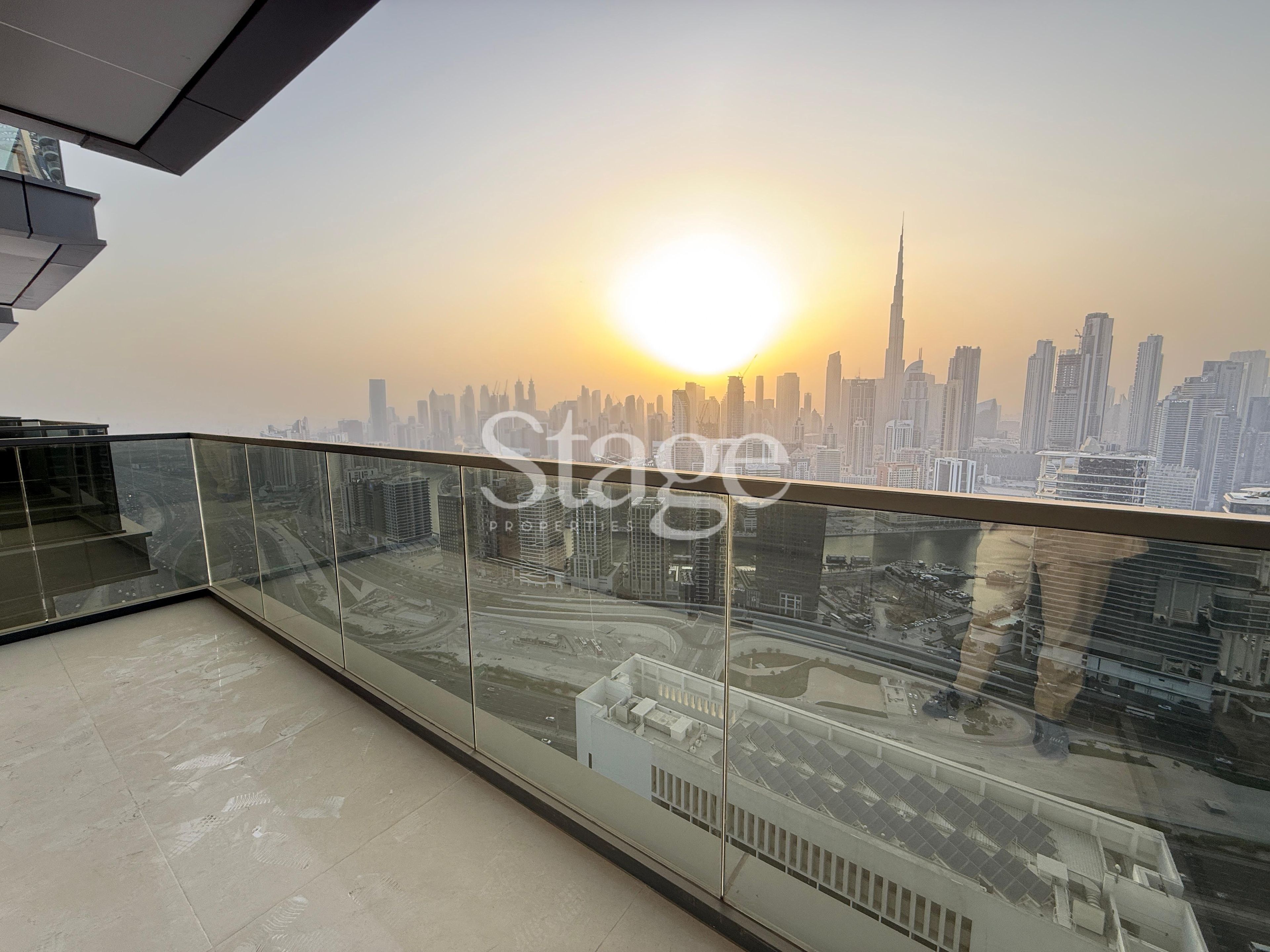 شقة من ٣ غرف نوم للإيجار في Business Bay، Dubai AP8132L