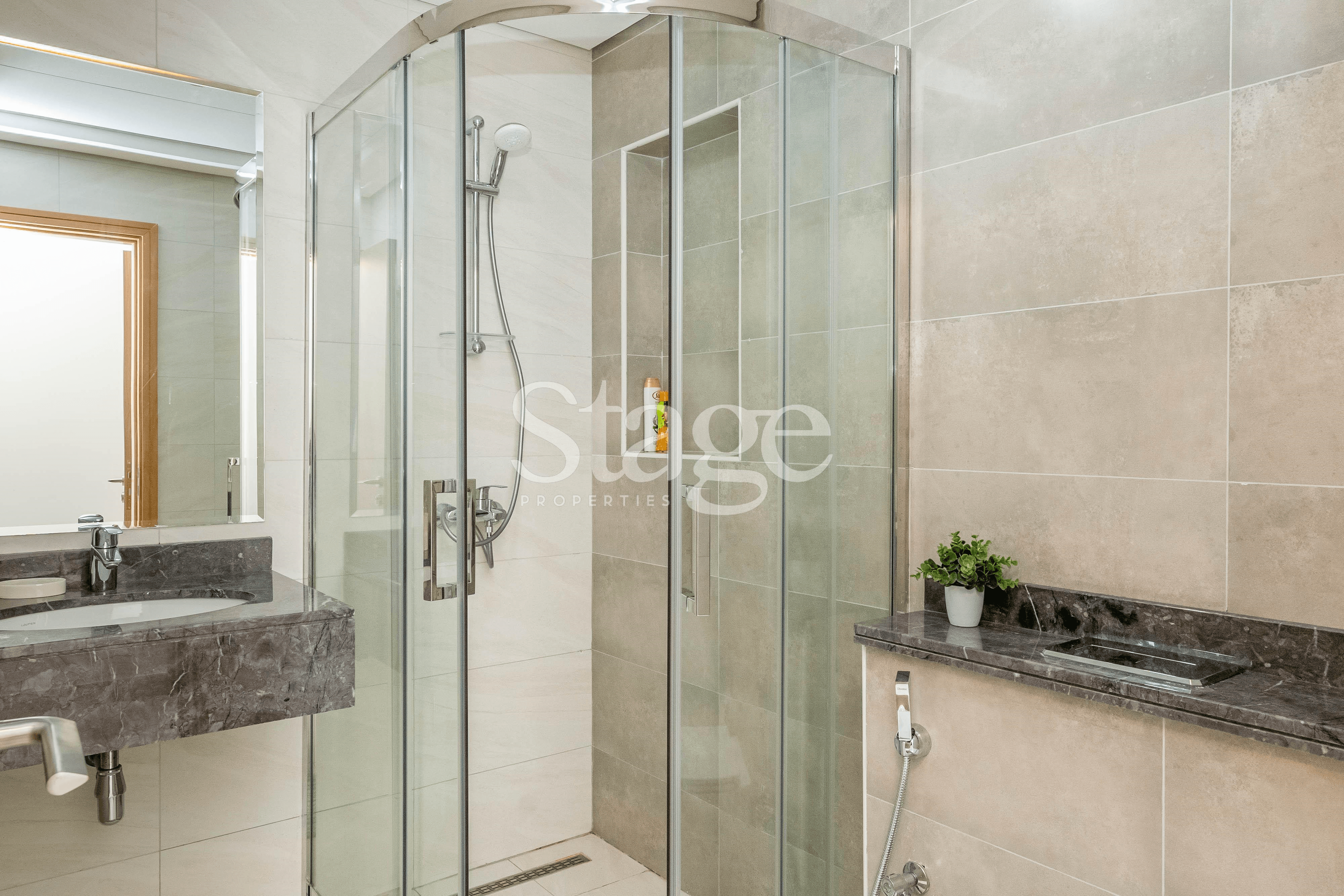 1 bedroom apartment for Rent in Business Bay, Dubai AP7376L
