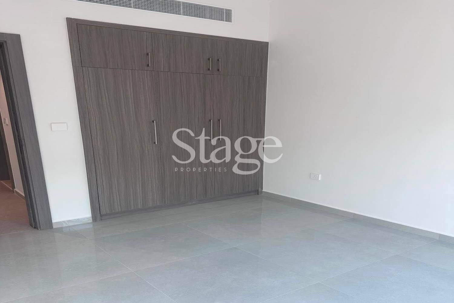 تاون هاوس من ٤ غرف نوم للإيجار في Damac Hills 2، Dubai TH9903L