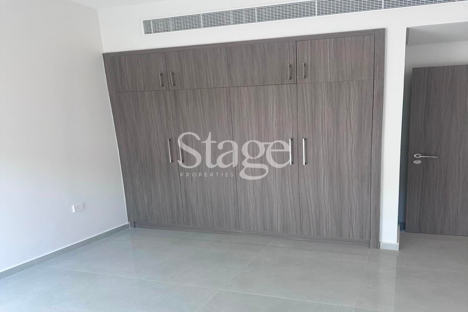 تاون هاوس من ٤ غرف نوم للإيجار في Damac Hills 2، Dubai TH9903L