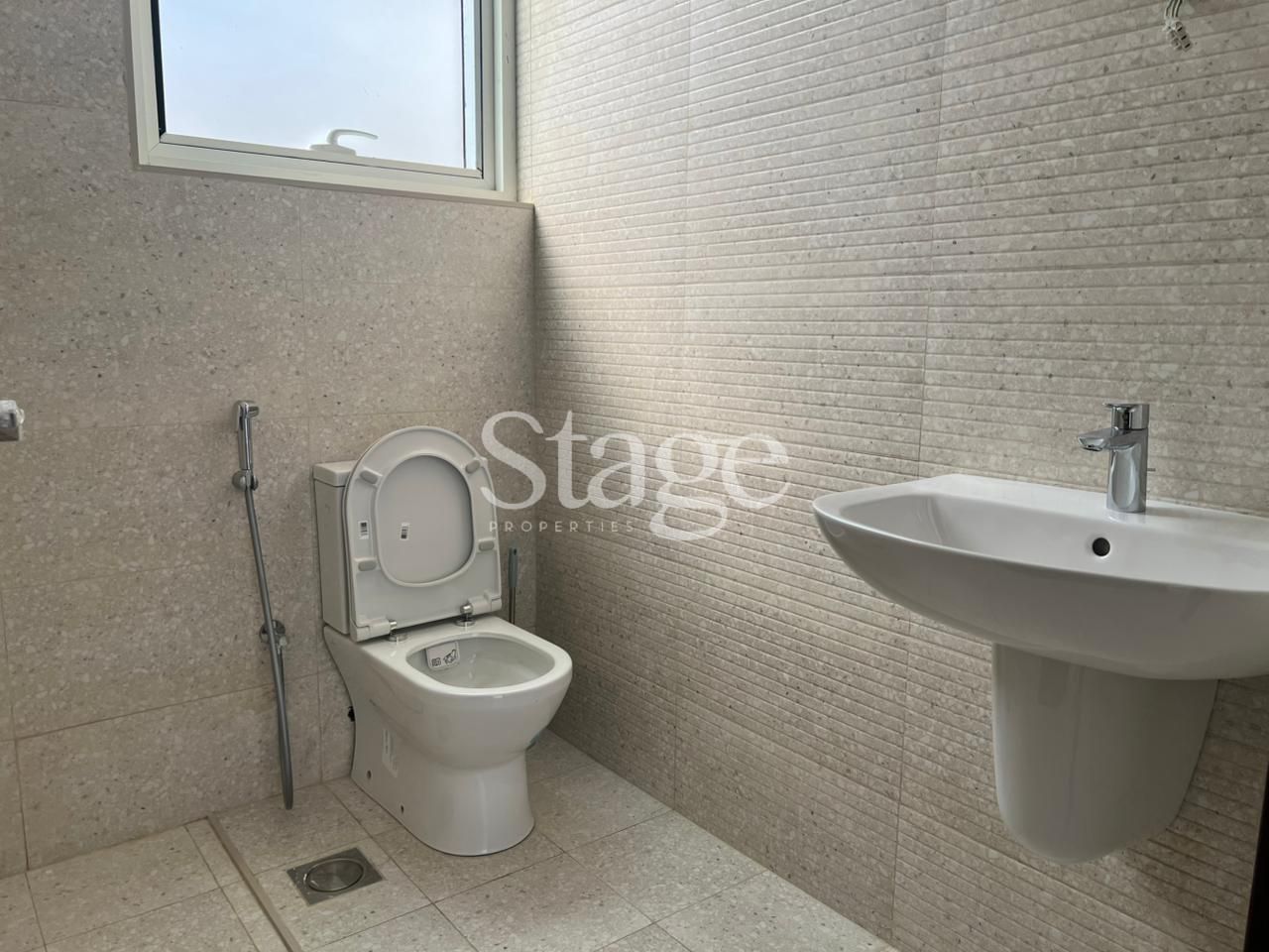 common من ٤ غرف نوم للبيع في Tilal City، Sharjah VI8691S