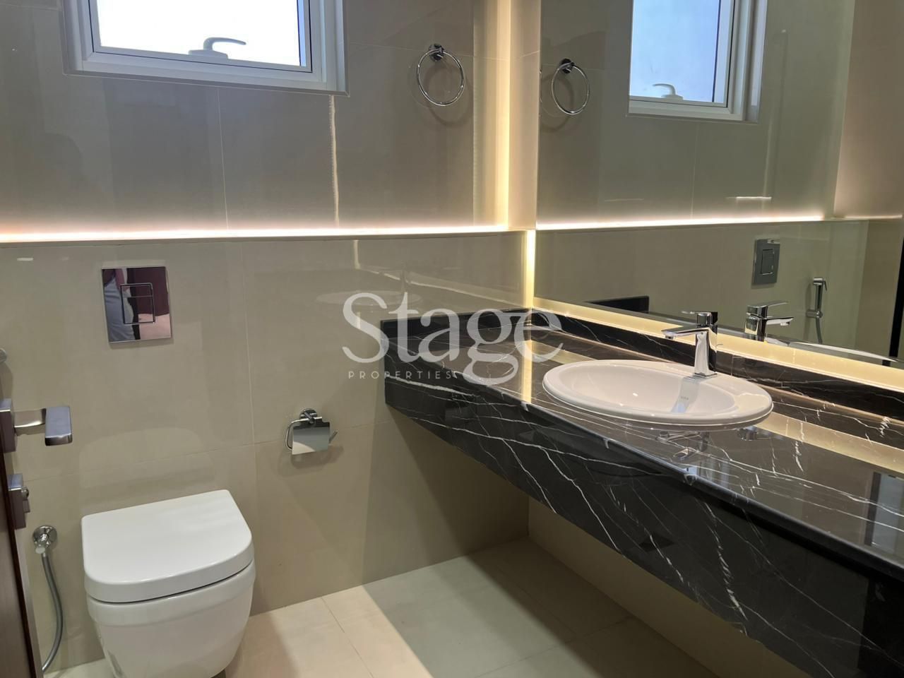 common من ٤ غرف نوم للبيع في Tilal City، Sharjah VI8691S