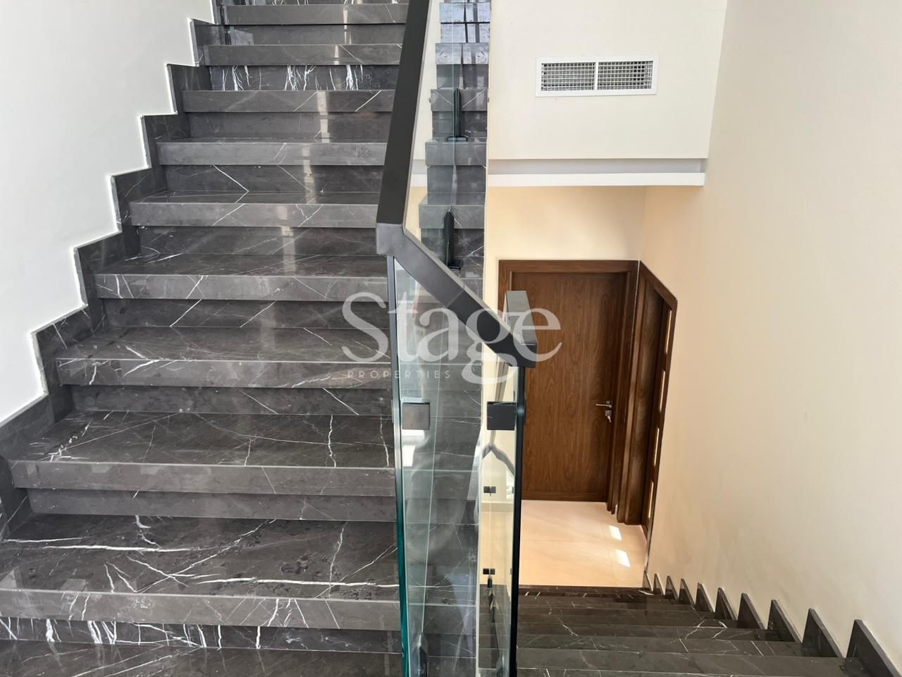 common من ٤ غرف نوم للبيع في Tilal City، Sharjah VI8691S