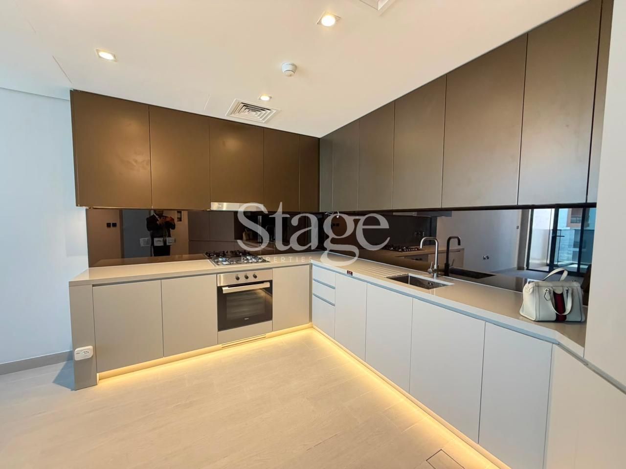 1 bedroom apartment for Sale in Business Bay, Dubai AP10228S