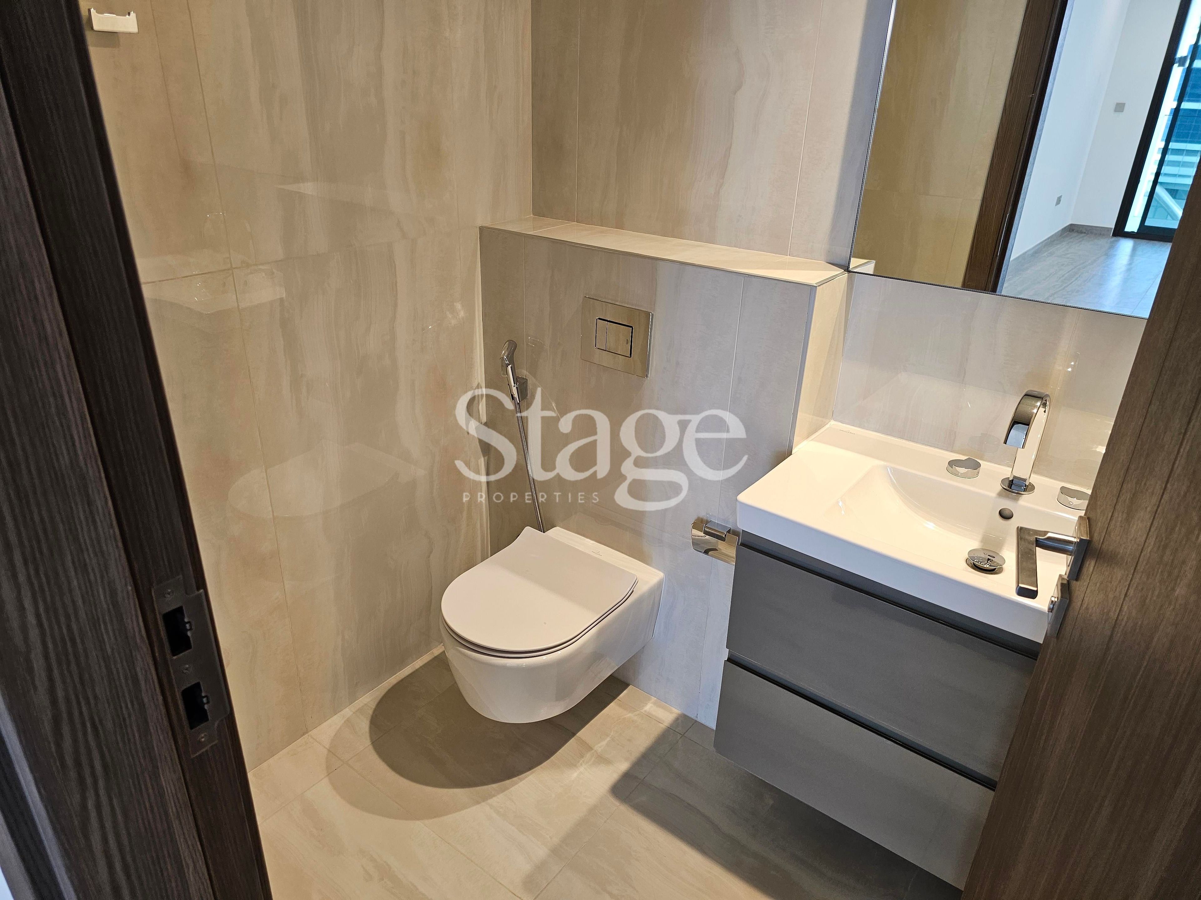 2 bedrooms apartment for Sale in Business Bay, Dubai AP9122S