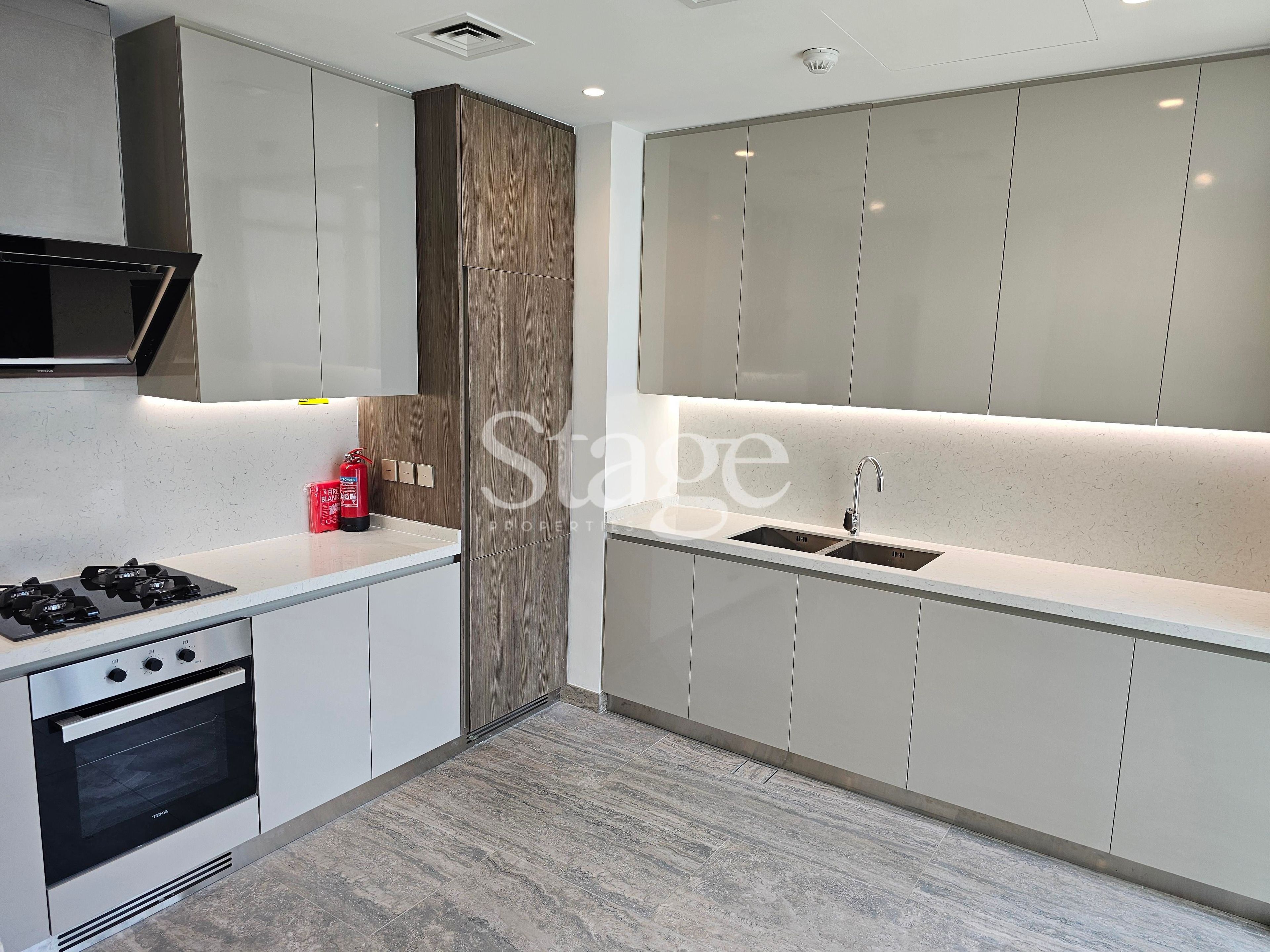 2 bedrooms apartment for Rent in Business Bay, Dubai AP9095L