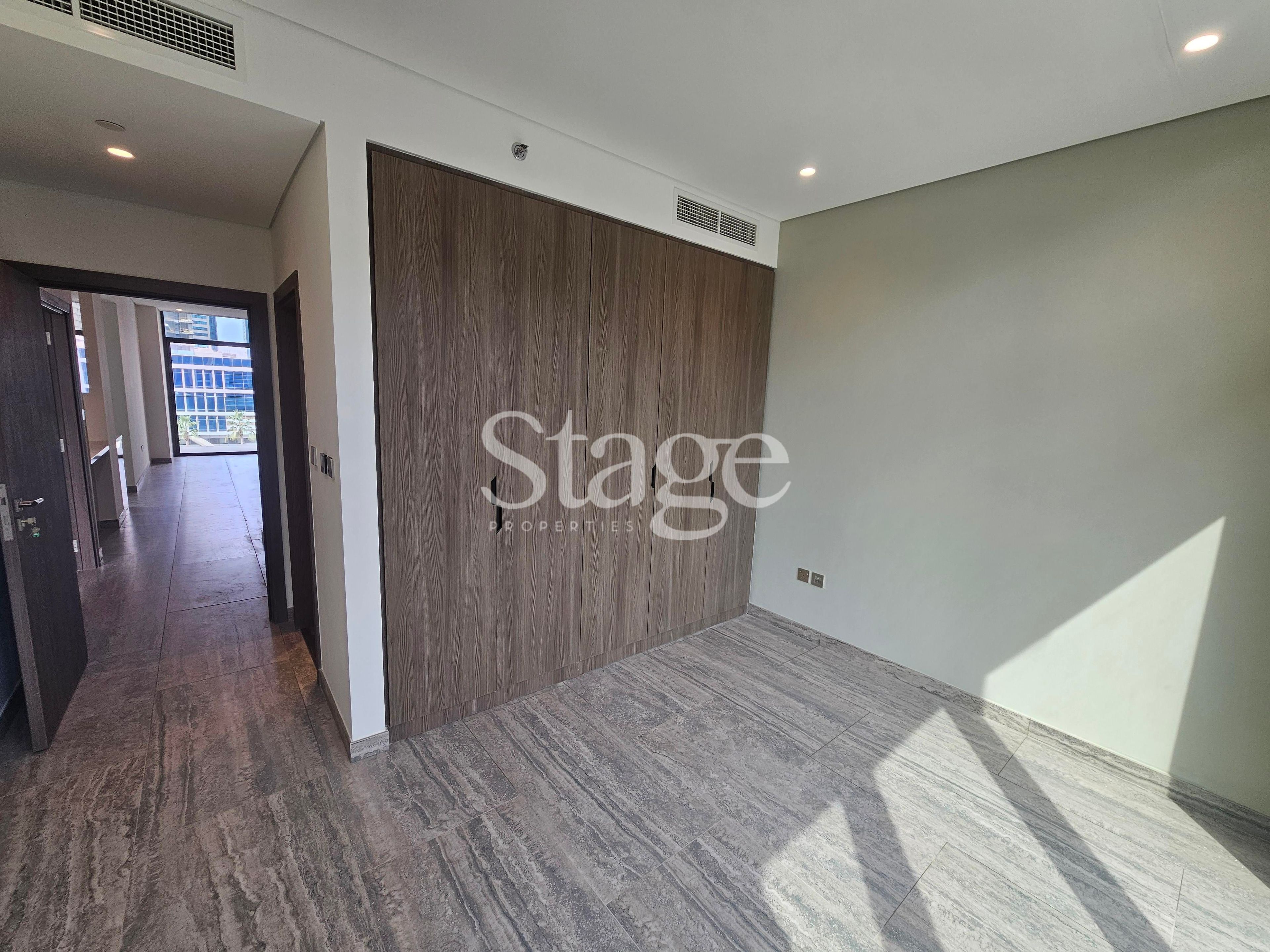 2 bedrooms apartment for Rent in Business Bay, Dubai AP9095L
