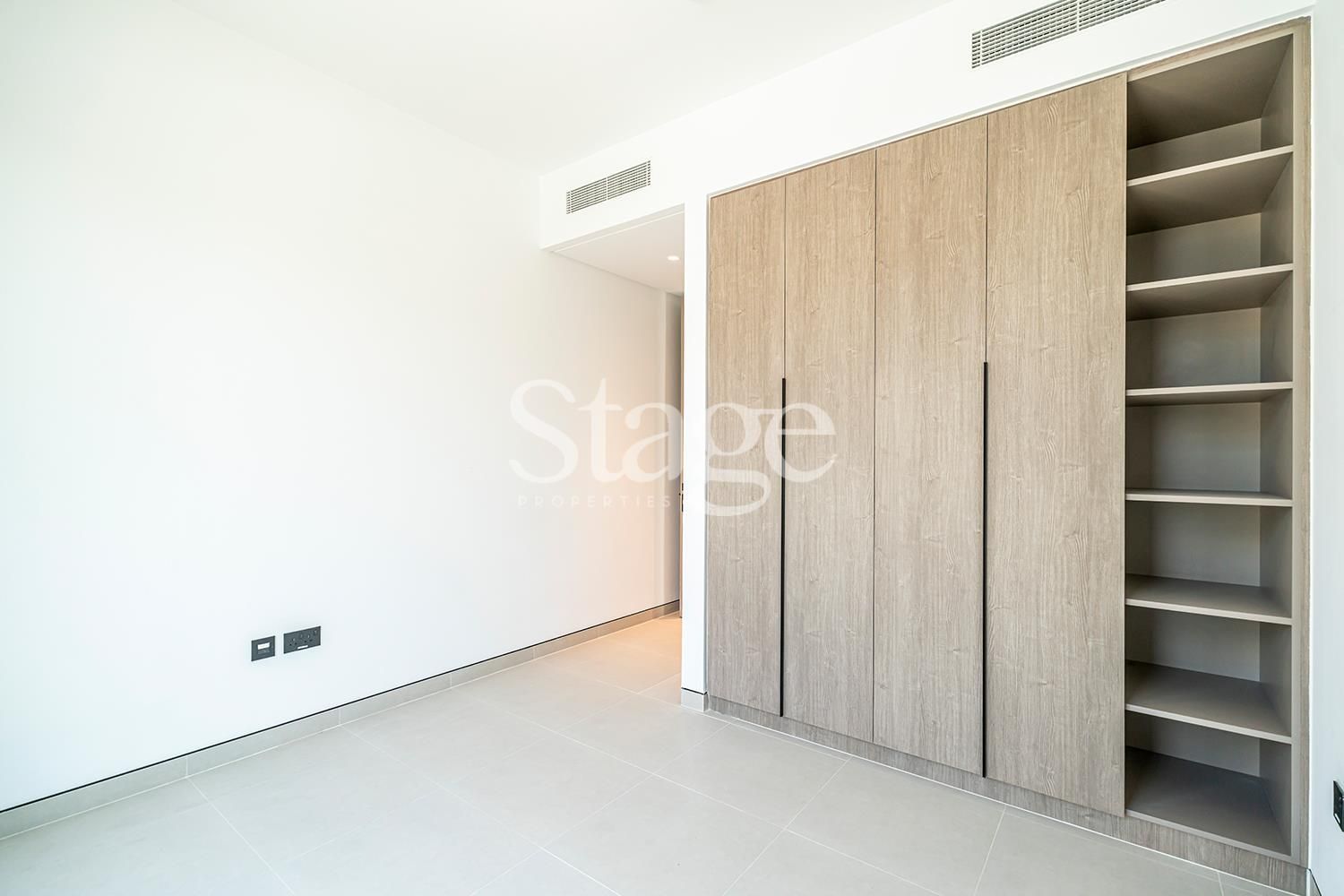 فيلا من ٤ غرف نوم للإيجار في Tilal Al Ghaf، Dubai VI7746L