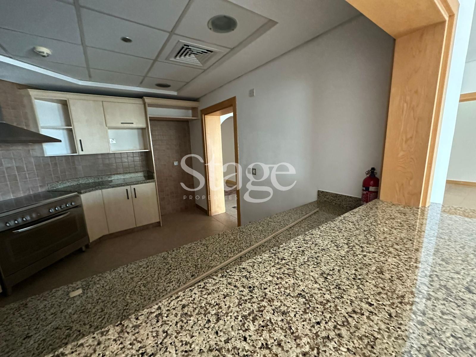 شقة من ٣ غرف نوم للإيجار في Palm Jumeirah، Dubai AP9533L