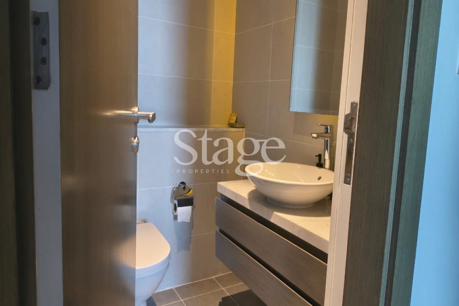 1 bedroom apartment for Rent in Business Bay, Dubai AP9900L