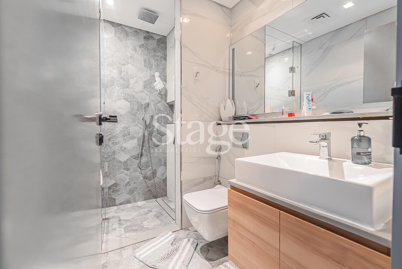 2 bedrooms apartment for Rent in Business Bay, Dubai AP10036L