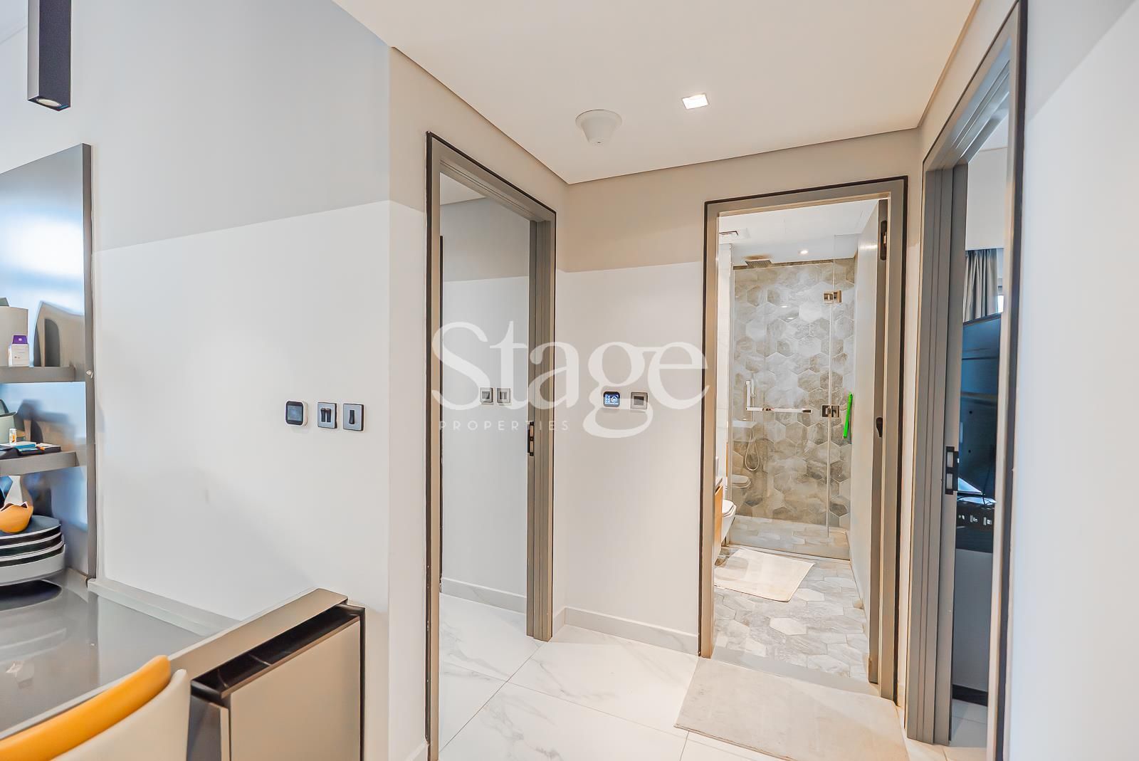 2 bedrooms apartment for Rent in Business Bay, Dubai AP8717L