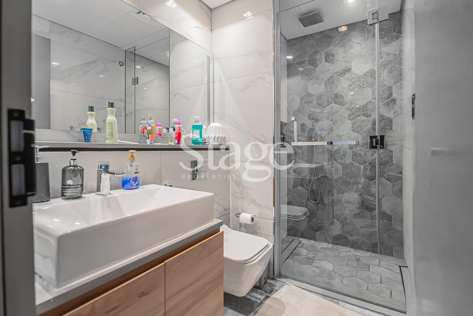 2 bedrooms apartment for Rent in Business Bay, Dubai AP8717L