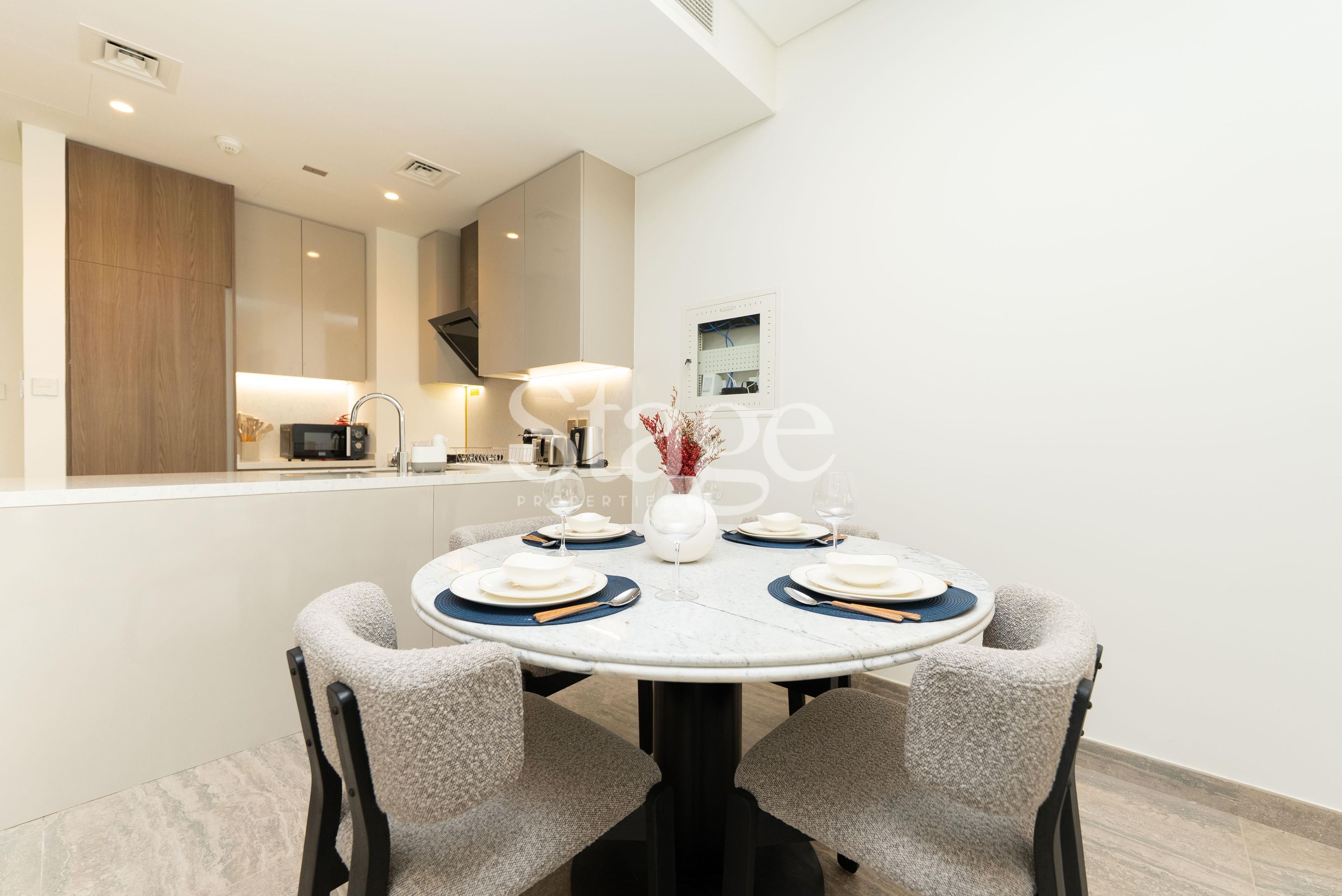 2 bedrooms apartment for Rent in Business Bay, Dubai AP9209L