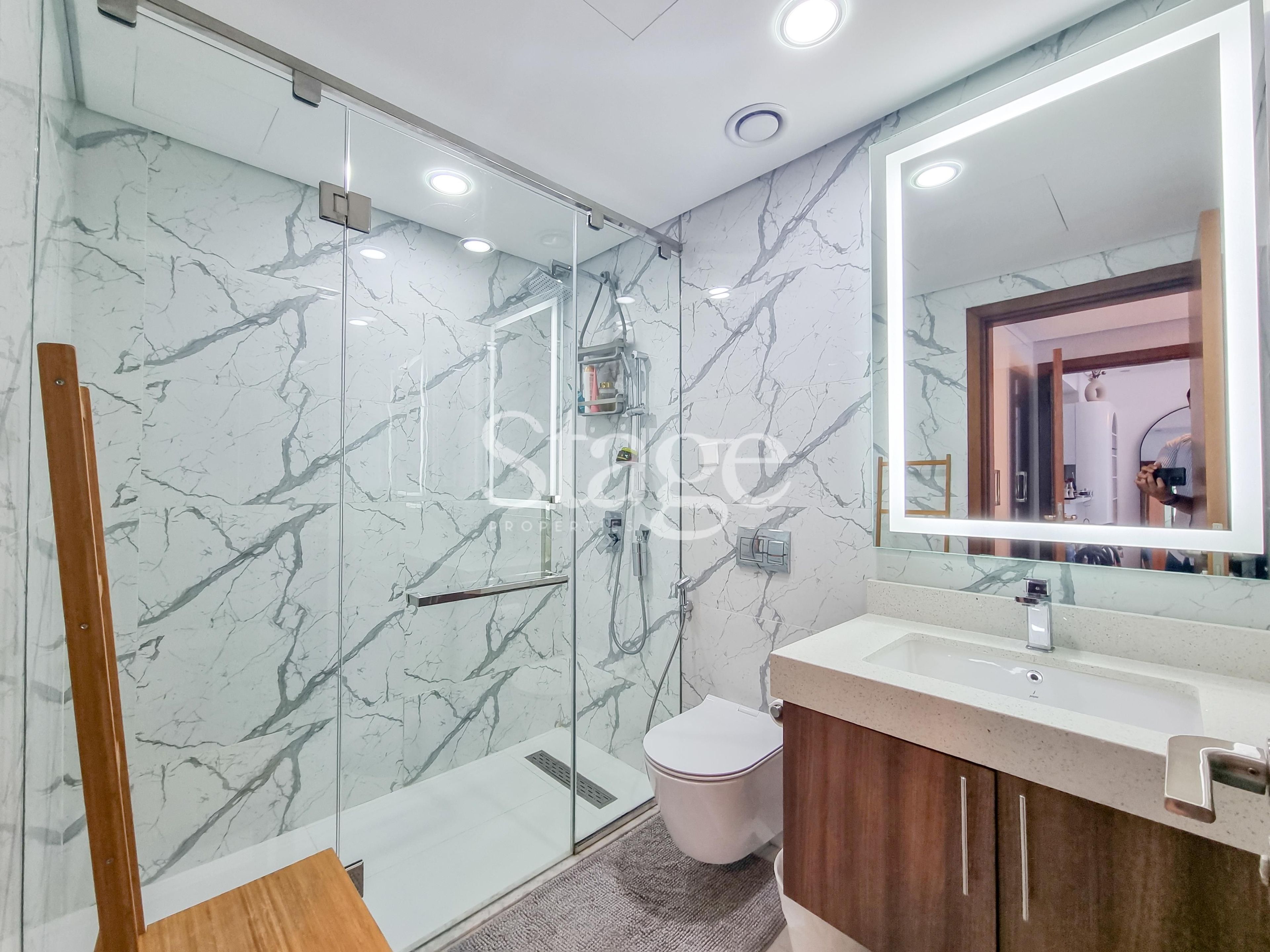 1 bedroom apartment for Sale in Business Bay, Dubai AP8256S