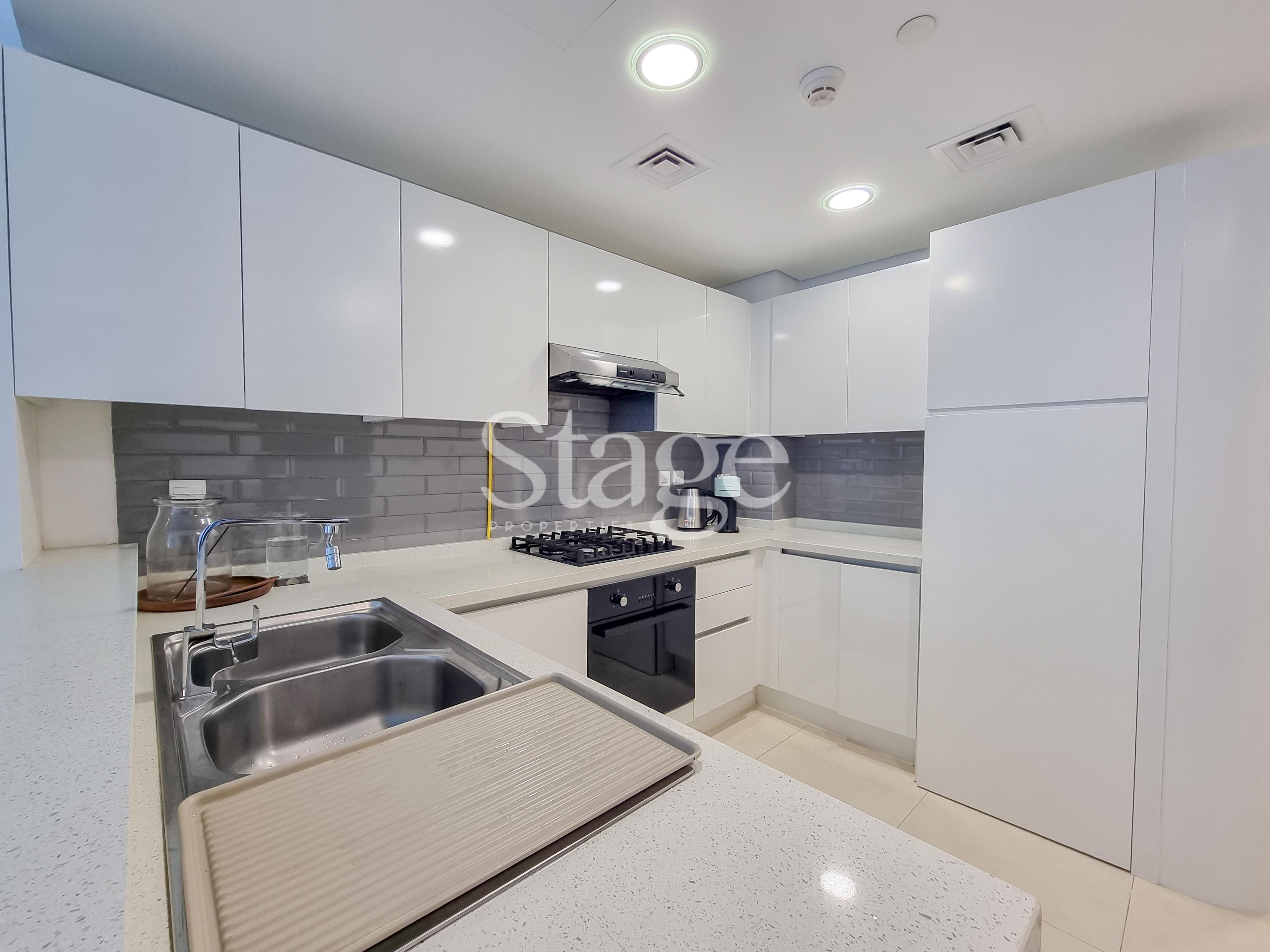 1 bedroom apartment for Sale in Business Bay, Dubai AP8256S