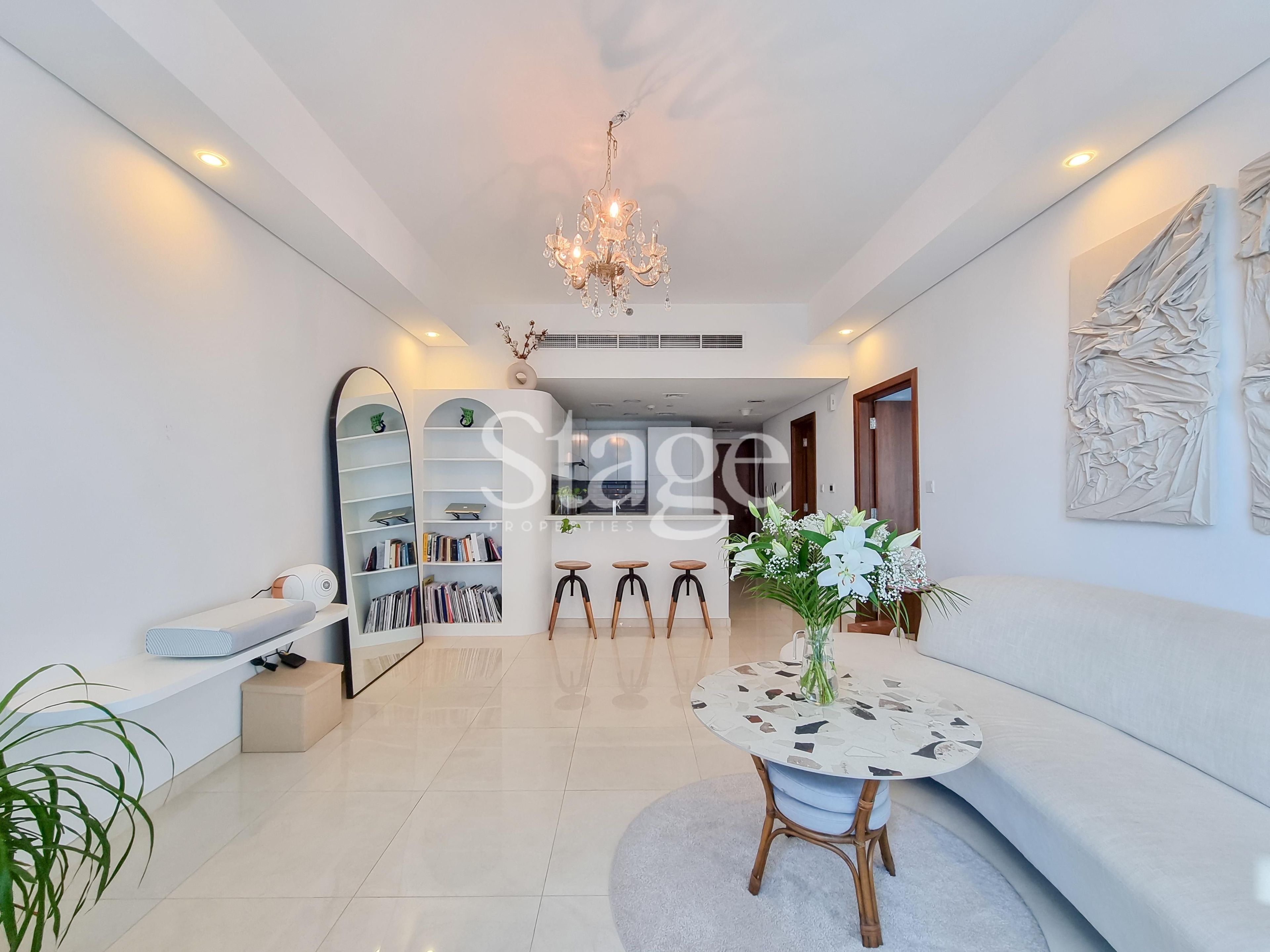 1 bedroom apartment for Sale in Business Bay, Dubai AP8256S