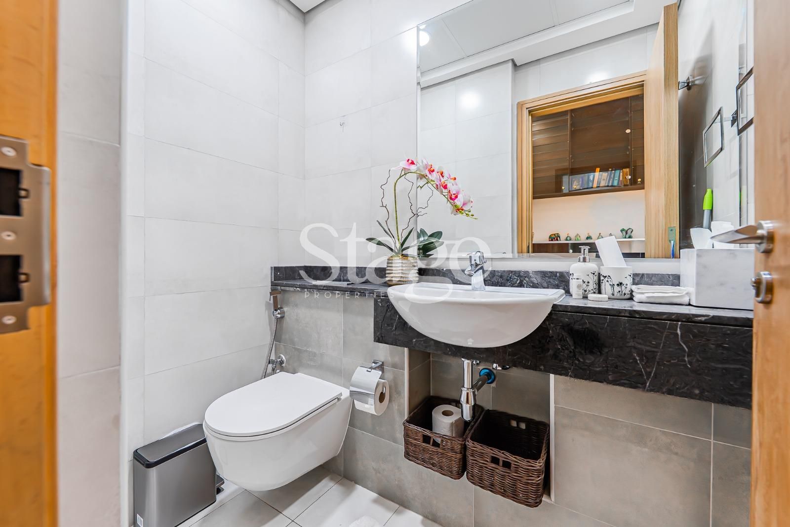 1 bedroom apartment for Sale in Business Bay, Dubai AP8943S