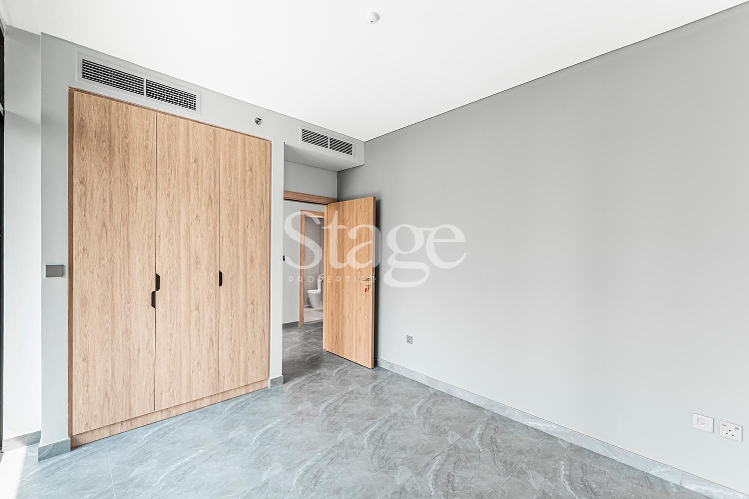 1 bedroom apartment for Rent in Business Bay, Dubai AP8480L