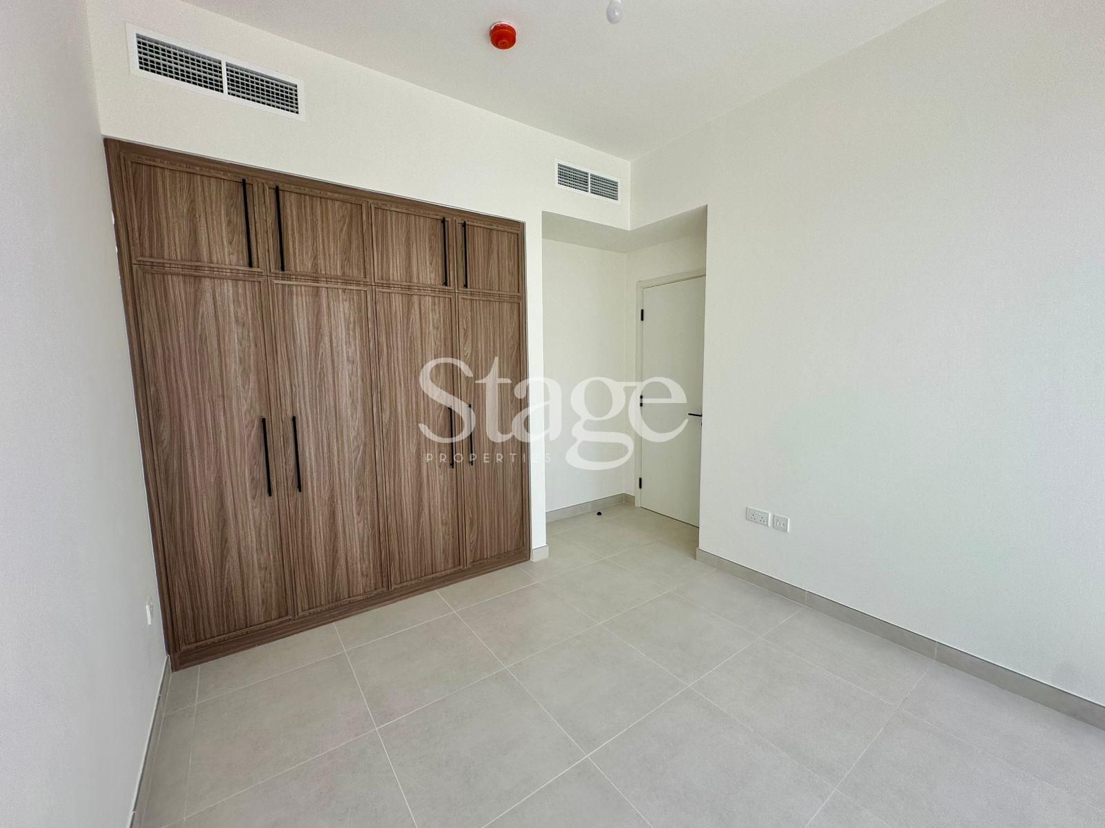 تاون هاوس من ٤ غرف نوم للإيجار في Town Square، Dubai TH8326L