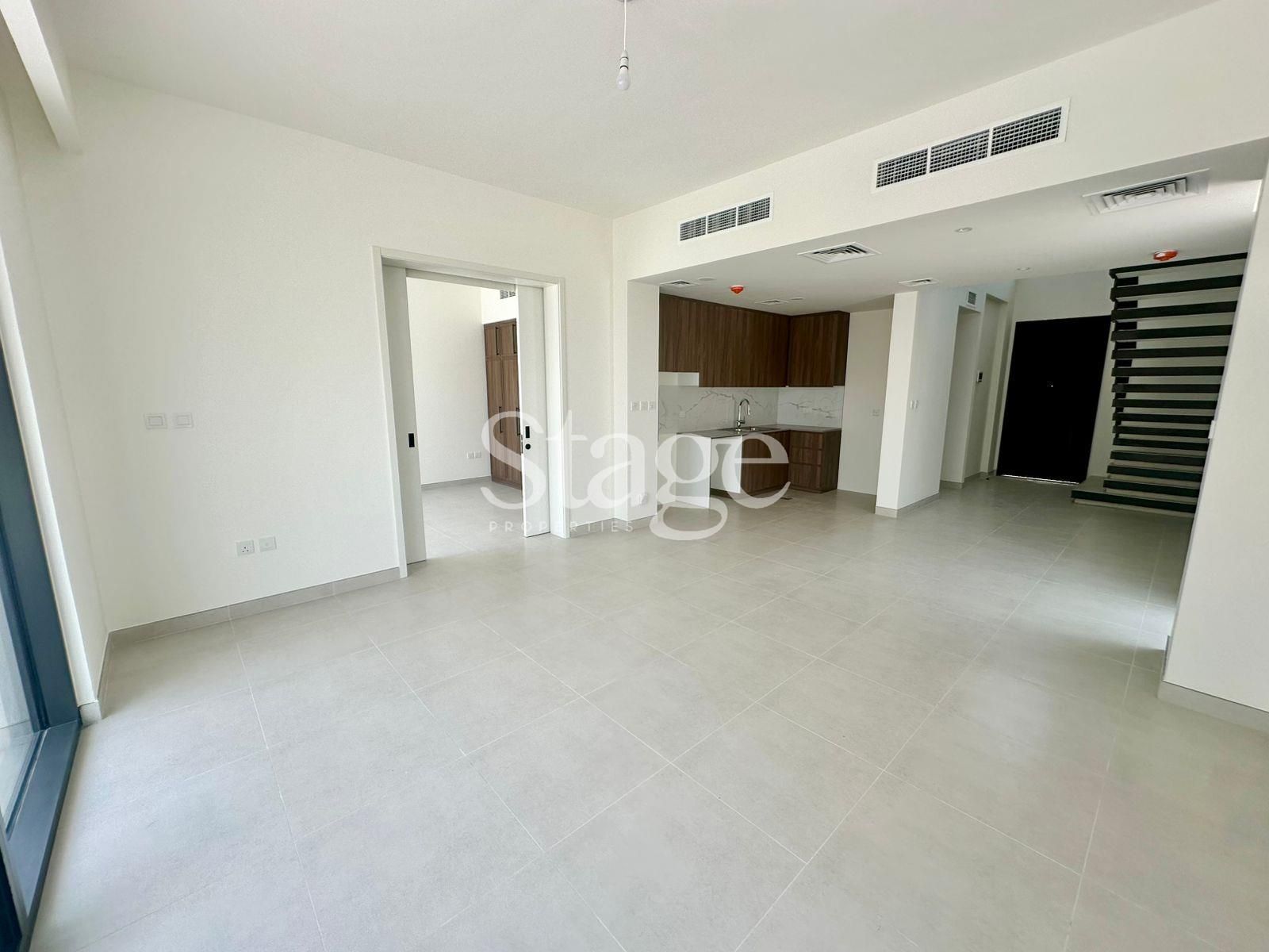 تاون هاوس من ٤ غرف نوم للإيجار في Town Square، Dubai TH8326L