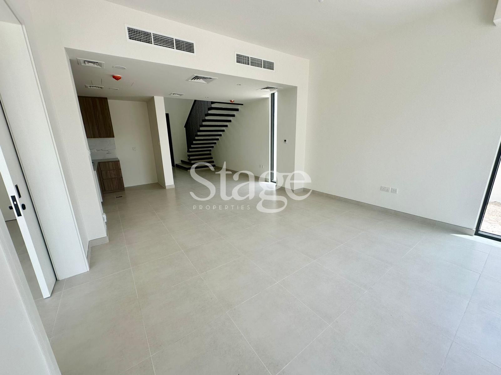 تاون هاوس من ٤ غرف نوم للإيجار في Town Square، Dubai TH8326L