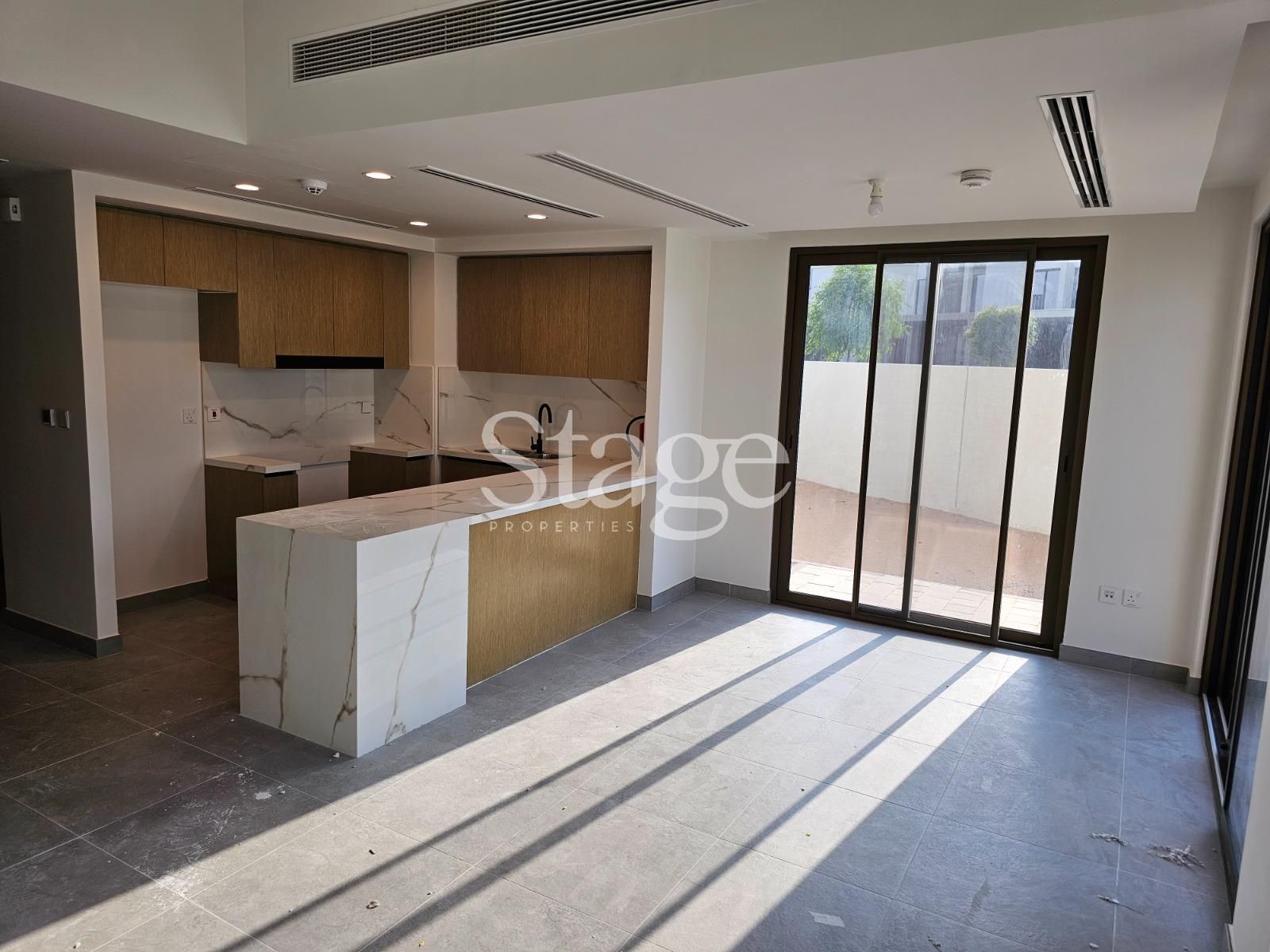 4 bedrooms Townhouse for Rent in Dubai Land, Dubai TH8503L