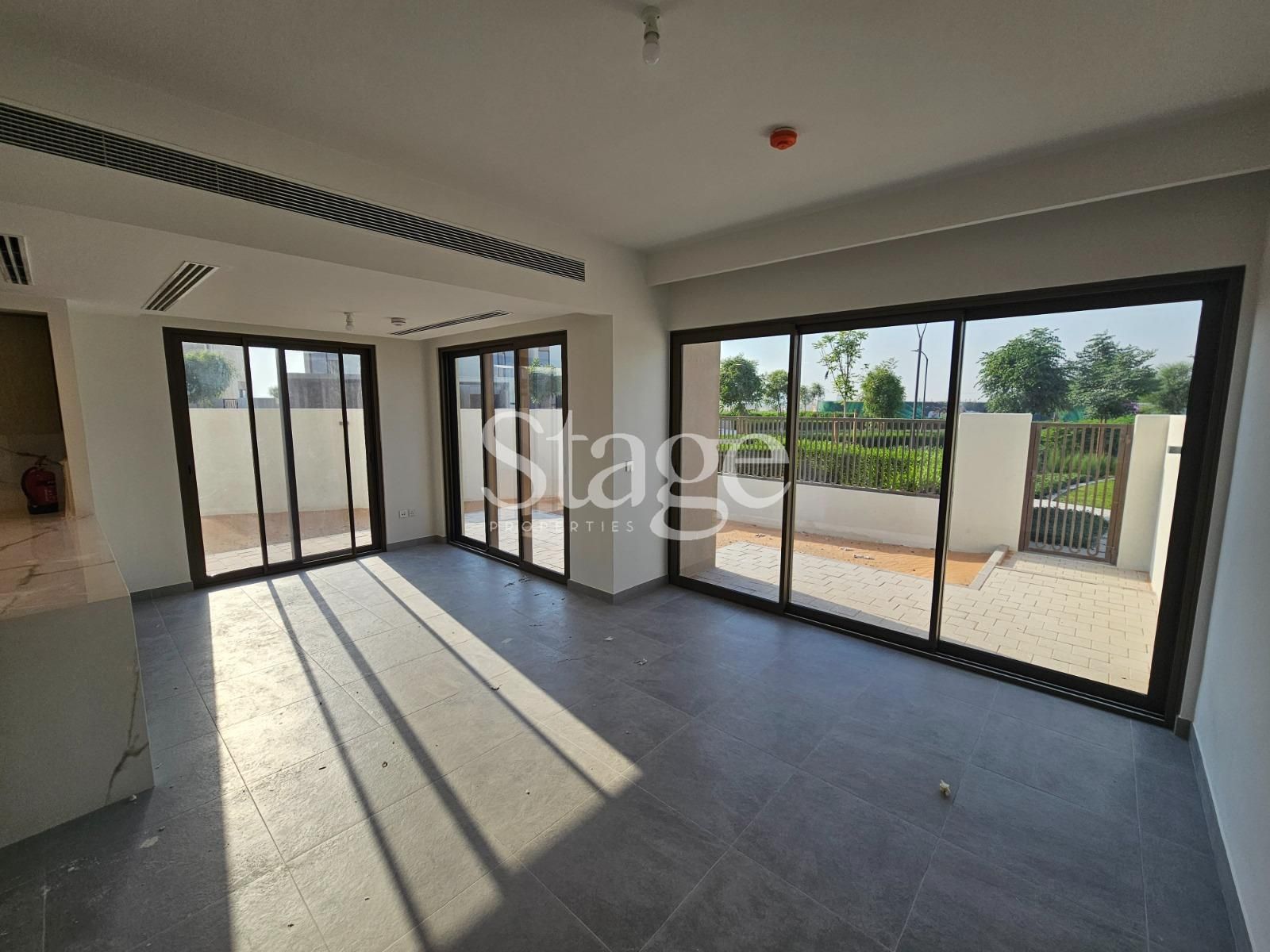 4 bedrooms Townhouse for Rent in Dubai Land, Dubai TH8503L