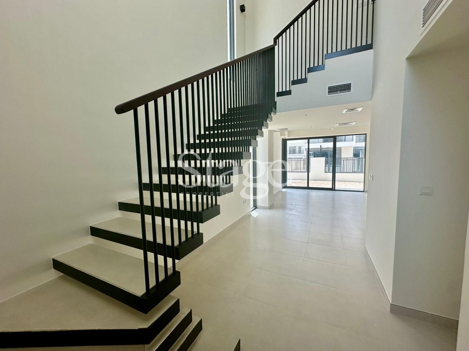 تاون هاوس من ٤ غرف نوم للإيجار في Town Square، Dubai TH8071L