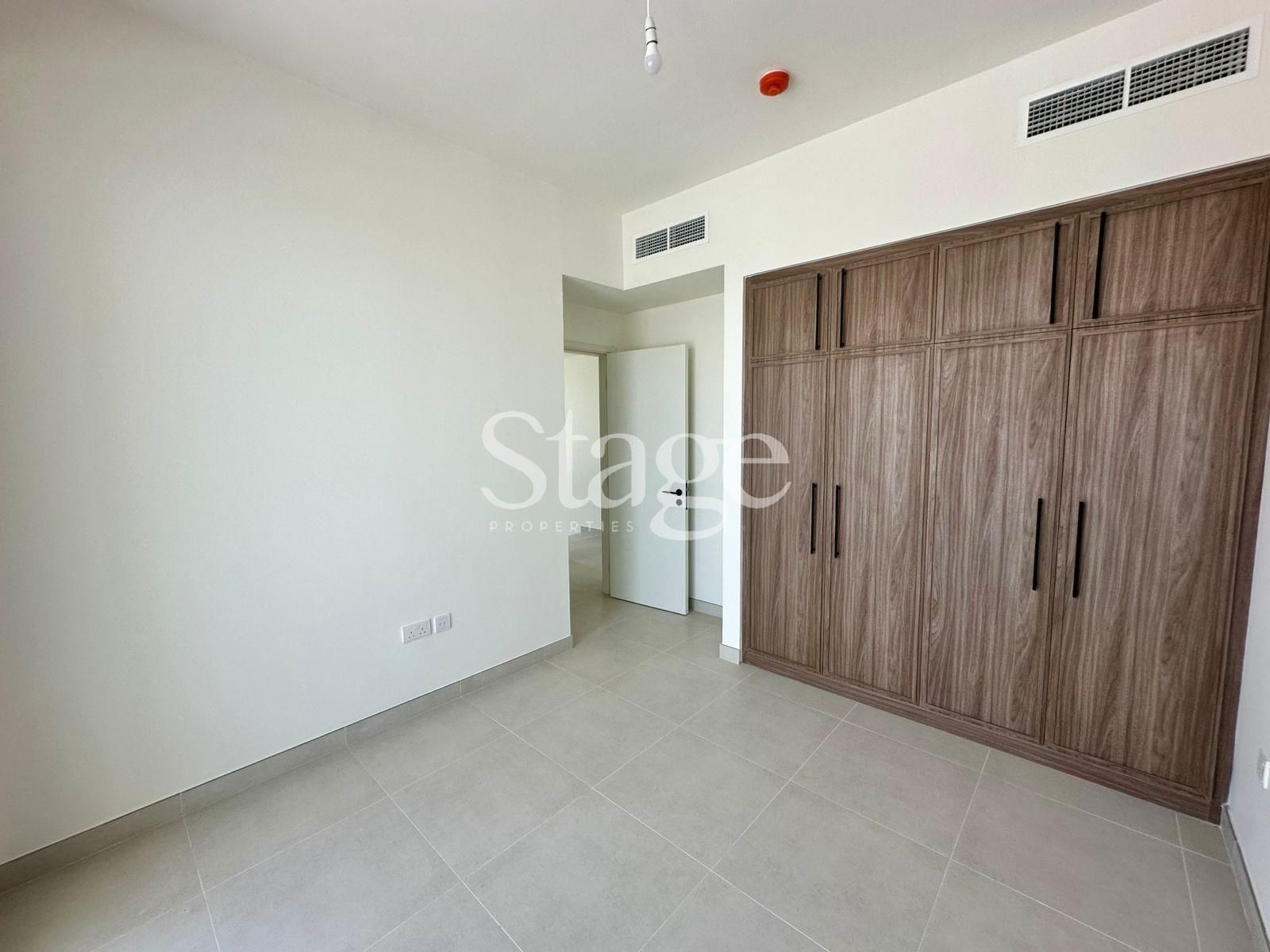 تاون هاوس من ٤ غرف نوم للإيجار في Town Square، Dubai TH8071L