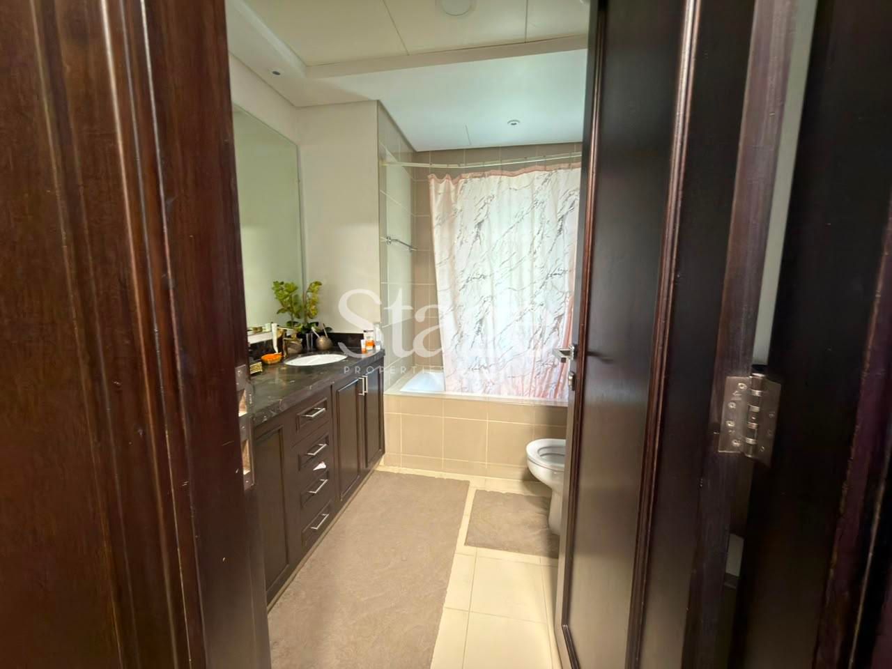 فيلا توأم من ٣ غرف نوم للإيجار في Dubai Land، Dubai VI9731L