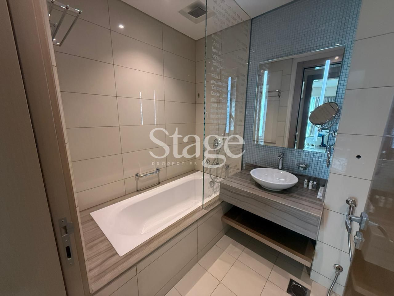 3 bedrooms apartment for Sale in Business Bay, Dubai AP8446S