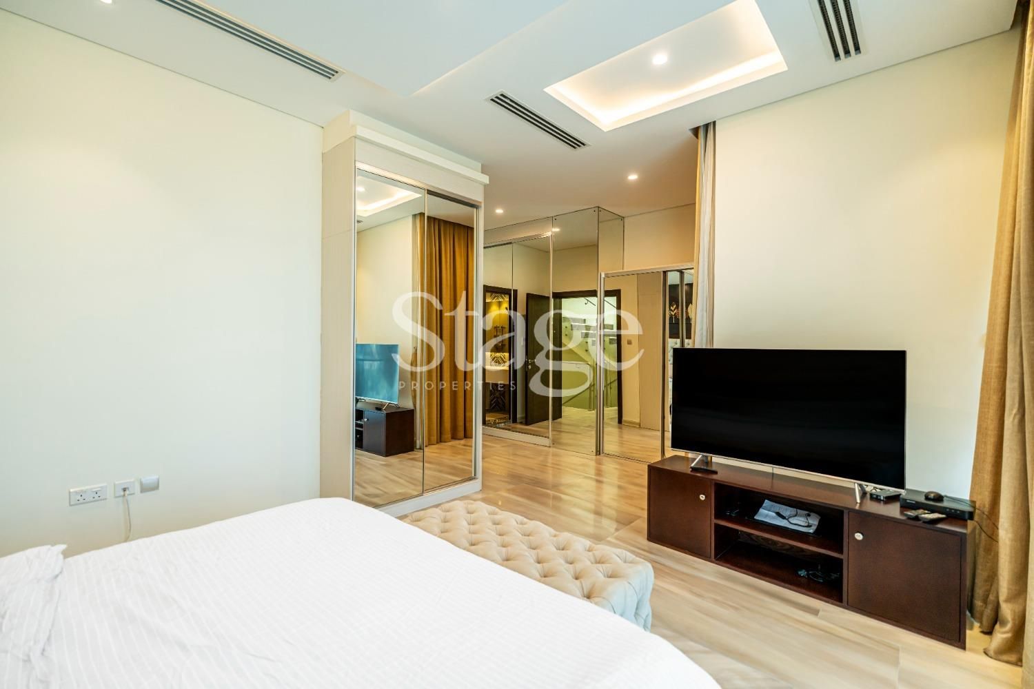 4 bedrooms Villas for Sale in Jumeirah Village Circle, Dubai VI7720S