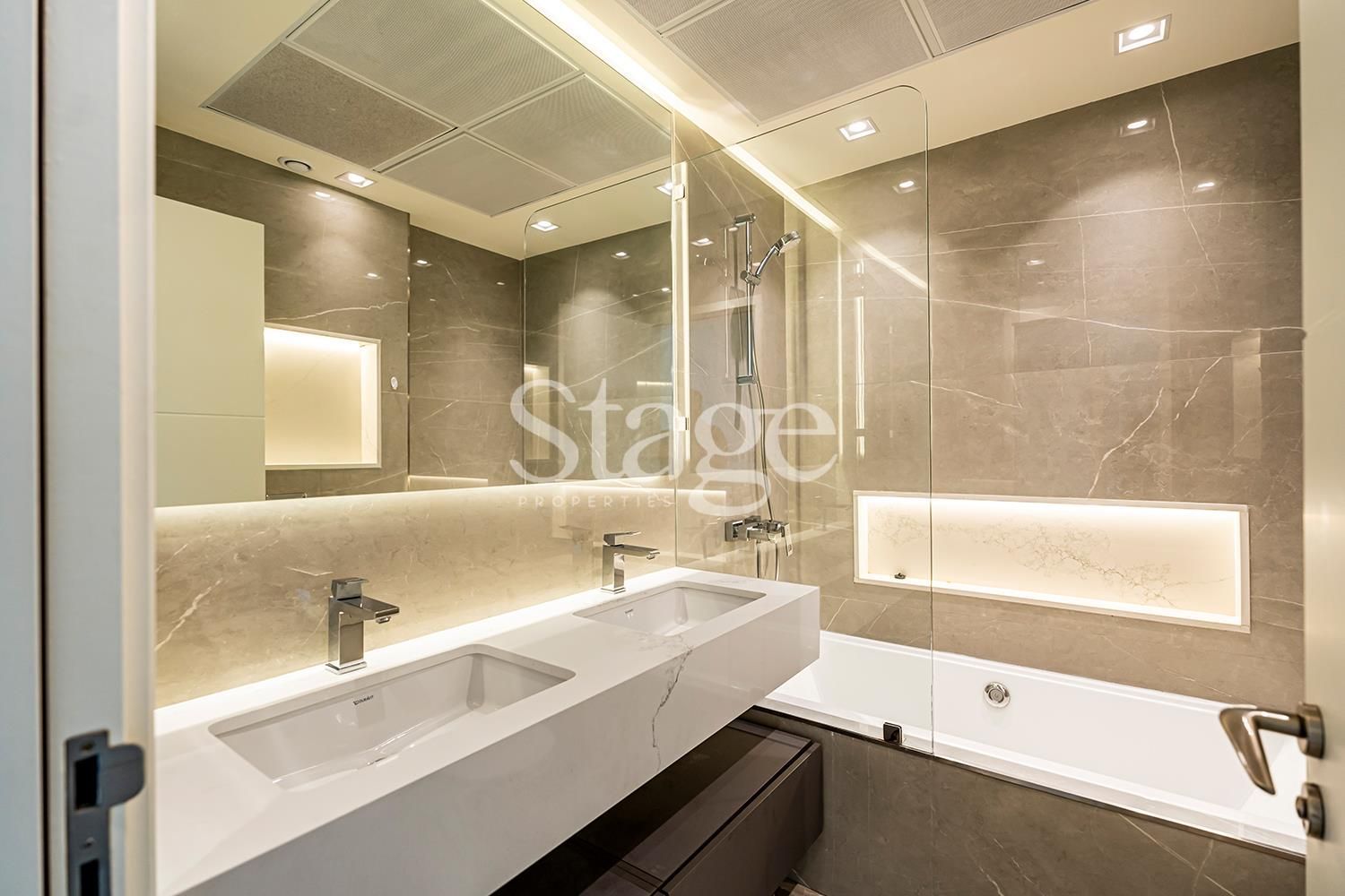 شقة من ٣ غرف نوم للإيجار في Downtown Dubai، Dubai AP7979L