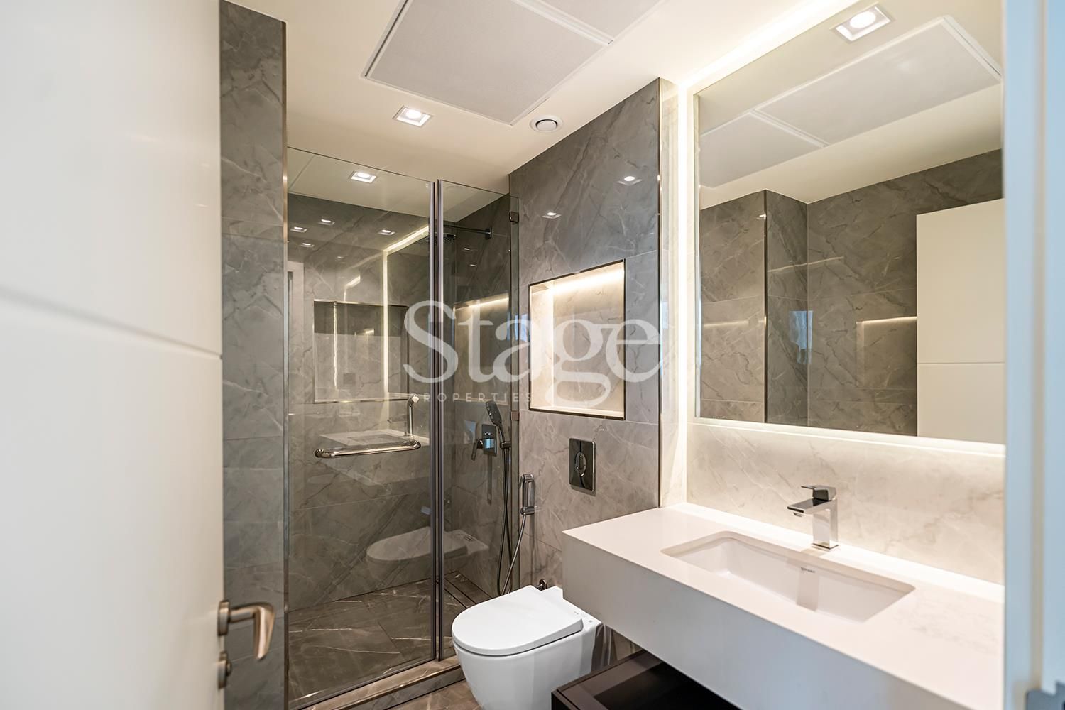 شقة من ٣ غرف نوم للإيجار في Downtown Dubai، Dubai AP7979L