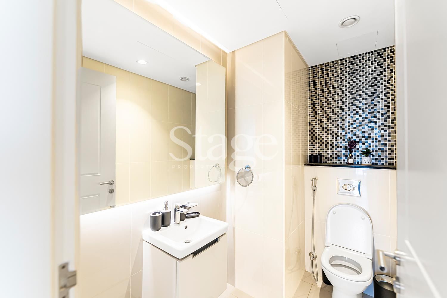 شقة من ٣ غرف نوم للبيع في Downtown Dubai، Dubai AP8434S