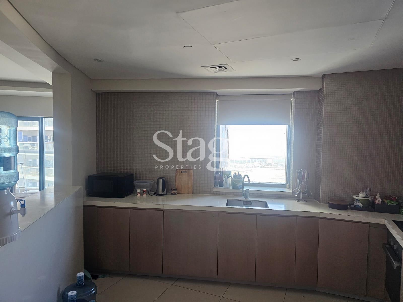 3 bedrooms apartment for Rent in Business Bay, Dubai AP9818L