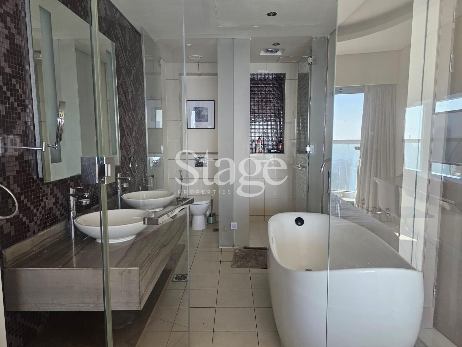 3 bedrooms apartment for Rent in Business Bay, Dubai AP9818L