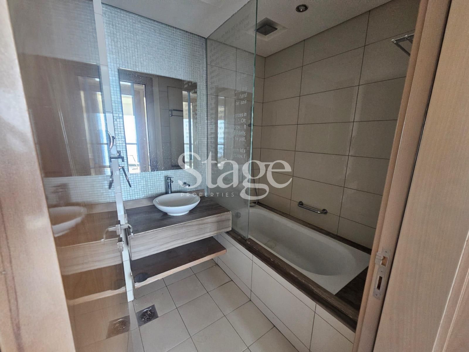 3 bedrooms apartment for Rent in Business Bay, Dubai AP9818L