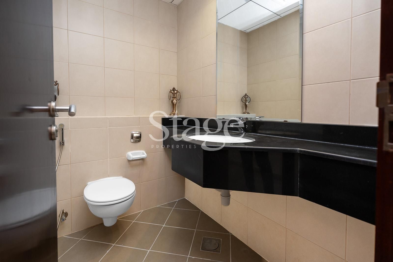 1 bedroom apartment for Sale in Jumeirah Lake Towers, Dubai AP7428S