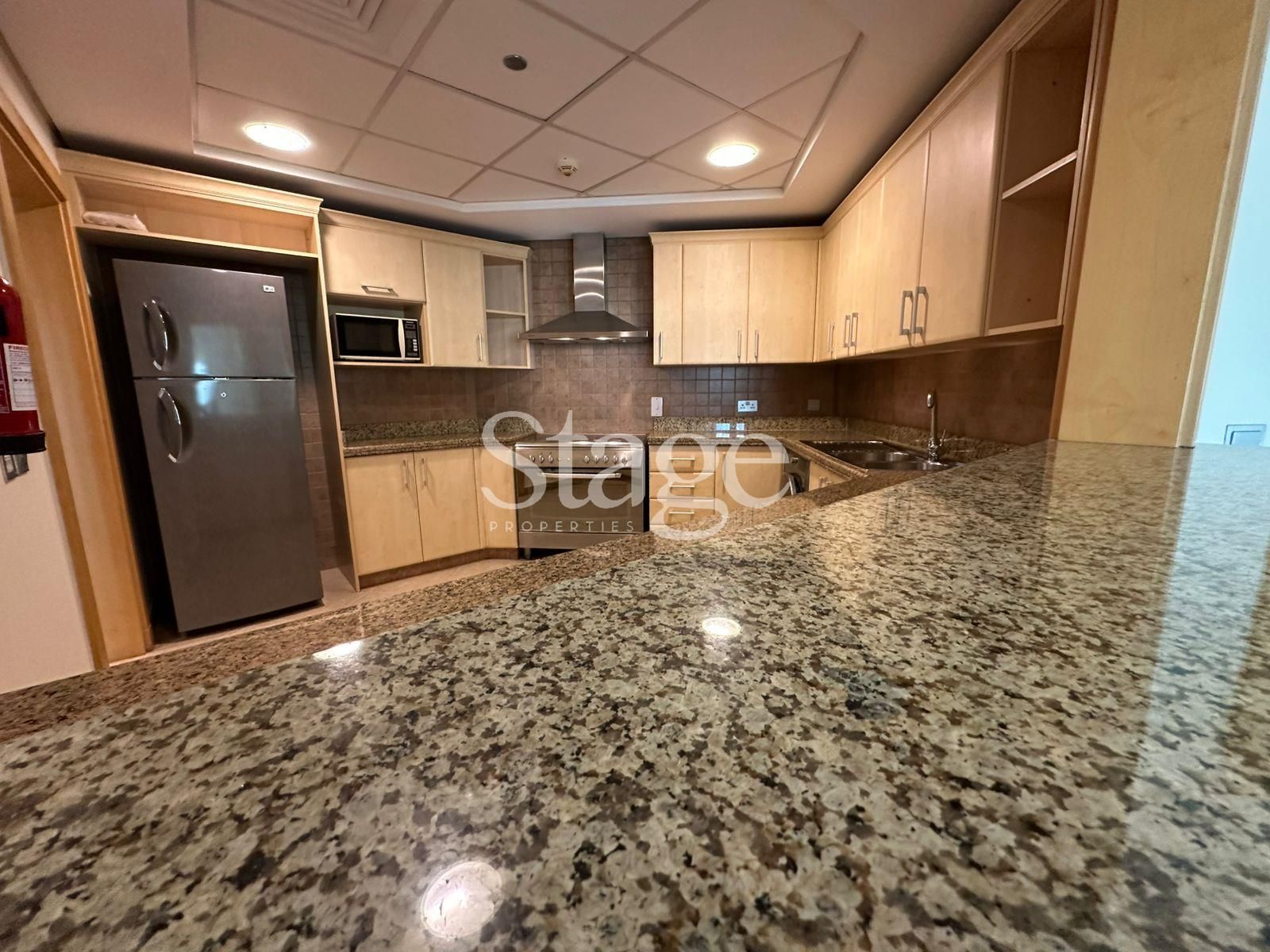 1 bedroom apartment for Rent in Palm Jumeirah, Dubai AP9484L