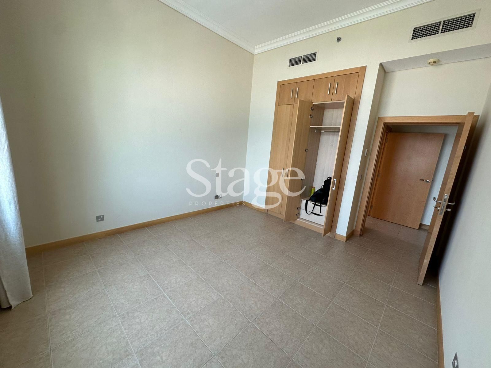 1 bedroom apartment for Rent in Palm Jumeirah, Dubai AP9484L