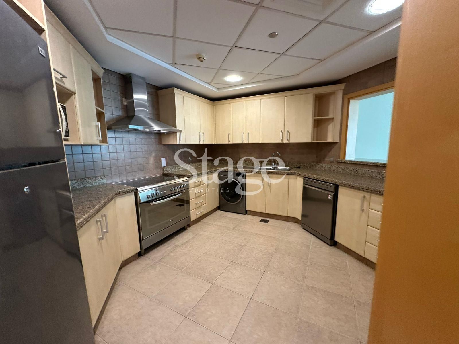 1 bedroom apartment for Rent in Palm Jumeirah, Dubai AP9484L