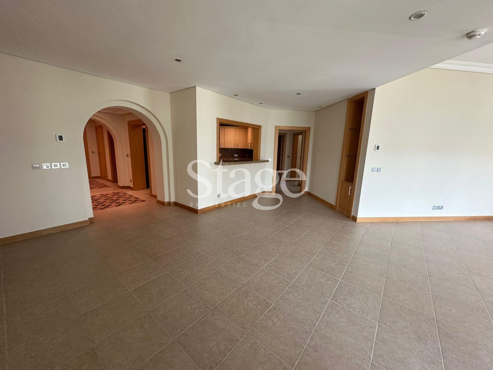1 bedroom apartment for Rent in Palm Jumeirah, Dubai AP9484L