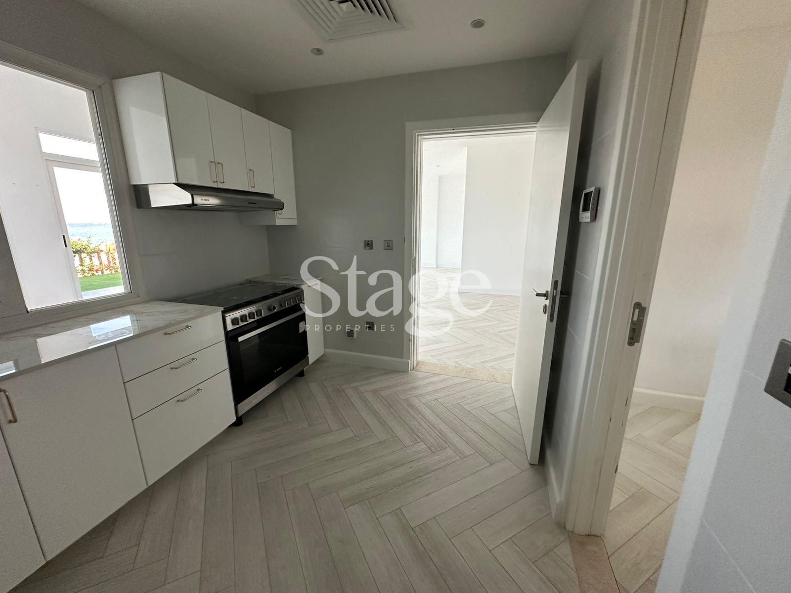 5 bedrooms Twin Villas for Rent in Palm Jumeirah, Dubai VI9611L
