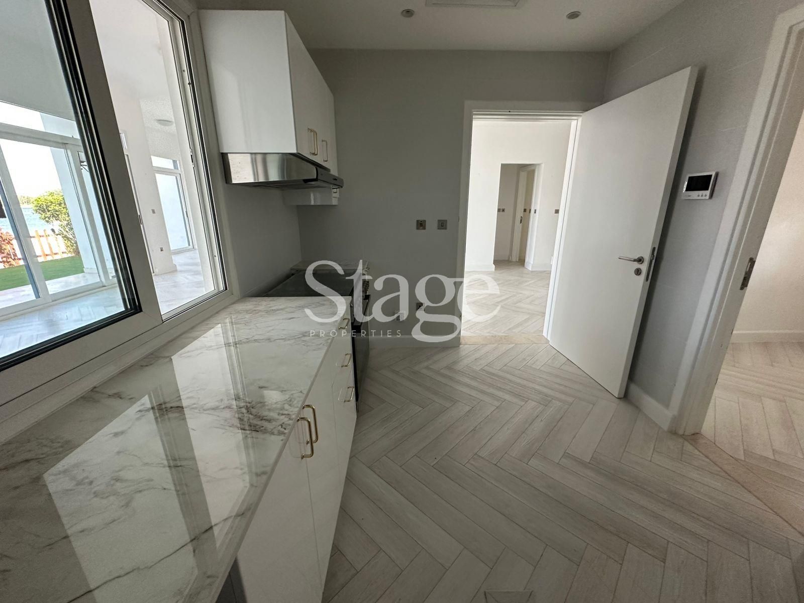 5 bedrooms Twin Villas for Rent in Palm Jumeirah, Dubai VI9611L