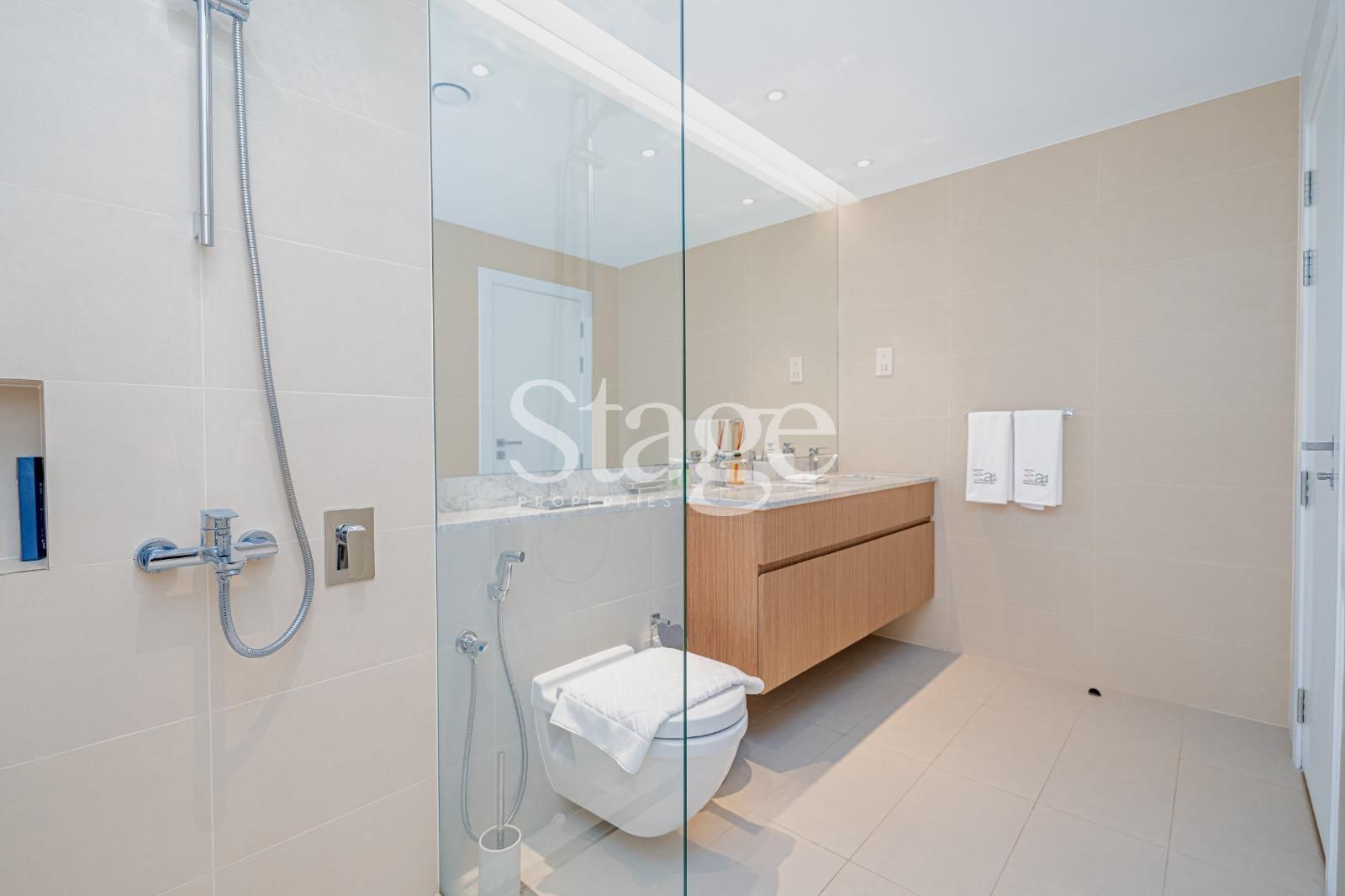 2 bedrooms apartment for Rent in Jumeirah, Dubai AP8121L