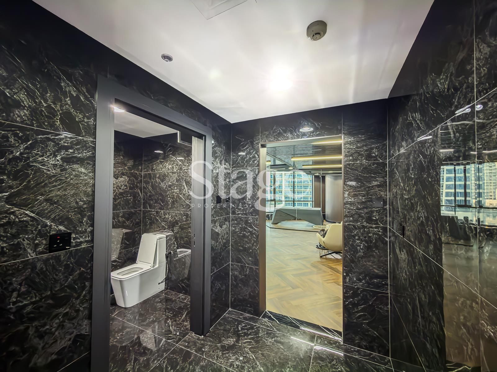 مساحة مكتبية للإيجار في جميره ليك تور، Dubai OF8714L