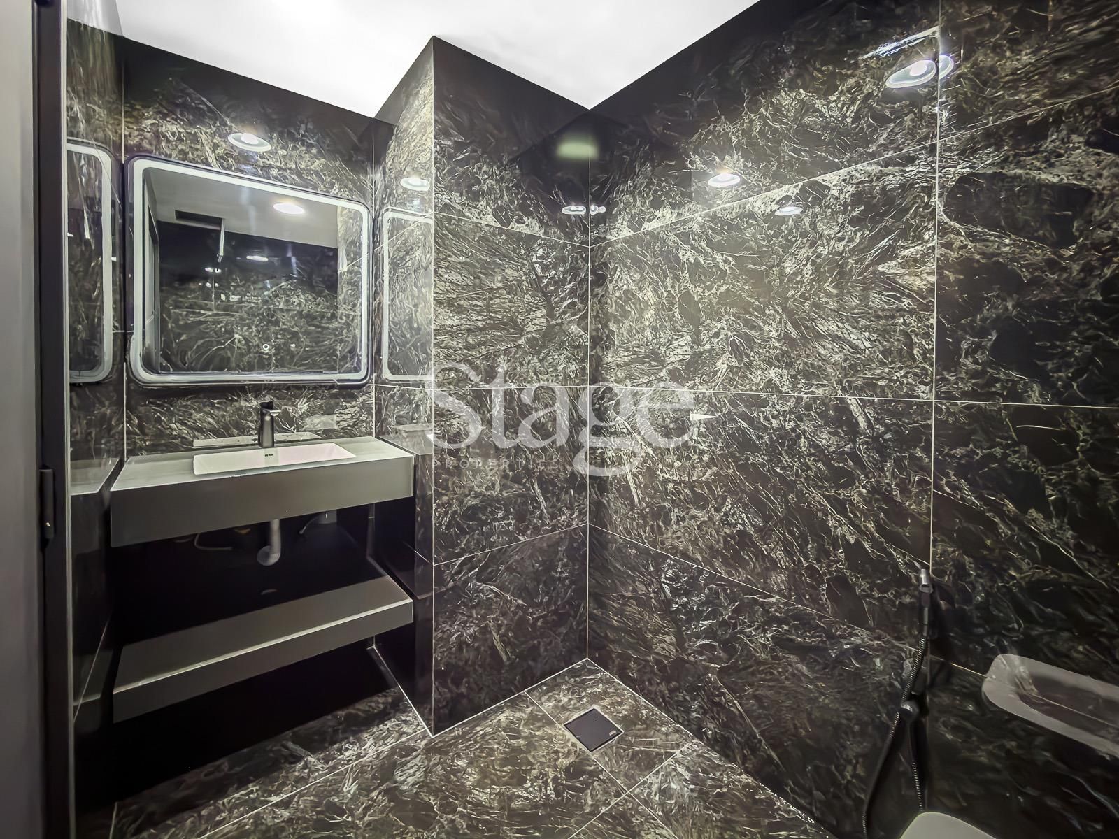 مساحة مكتبية للإيجار في جميره ليك تور، Dubai OF8714L