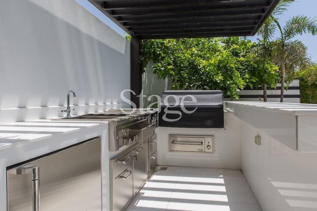 4 bedrooms Villas for Sale in Al Sufouh, Dubai VI7762S